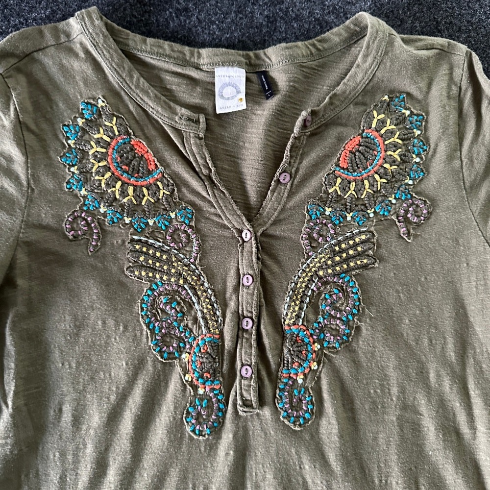 Anthropologie Akemi + Kin Olive Green Embroidered Henley Top OB839273 L